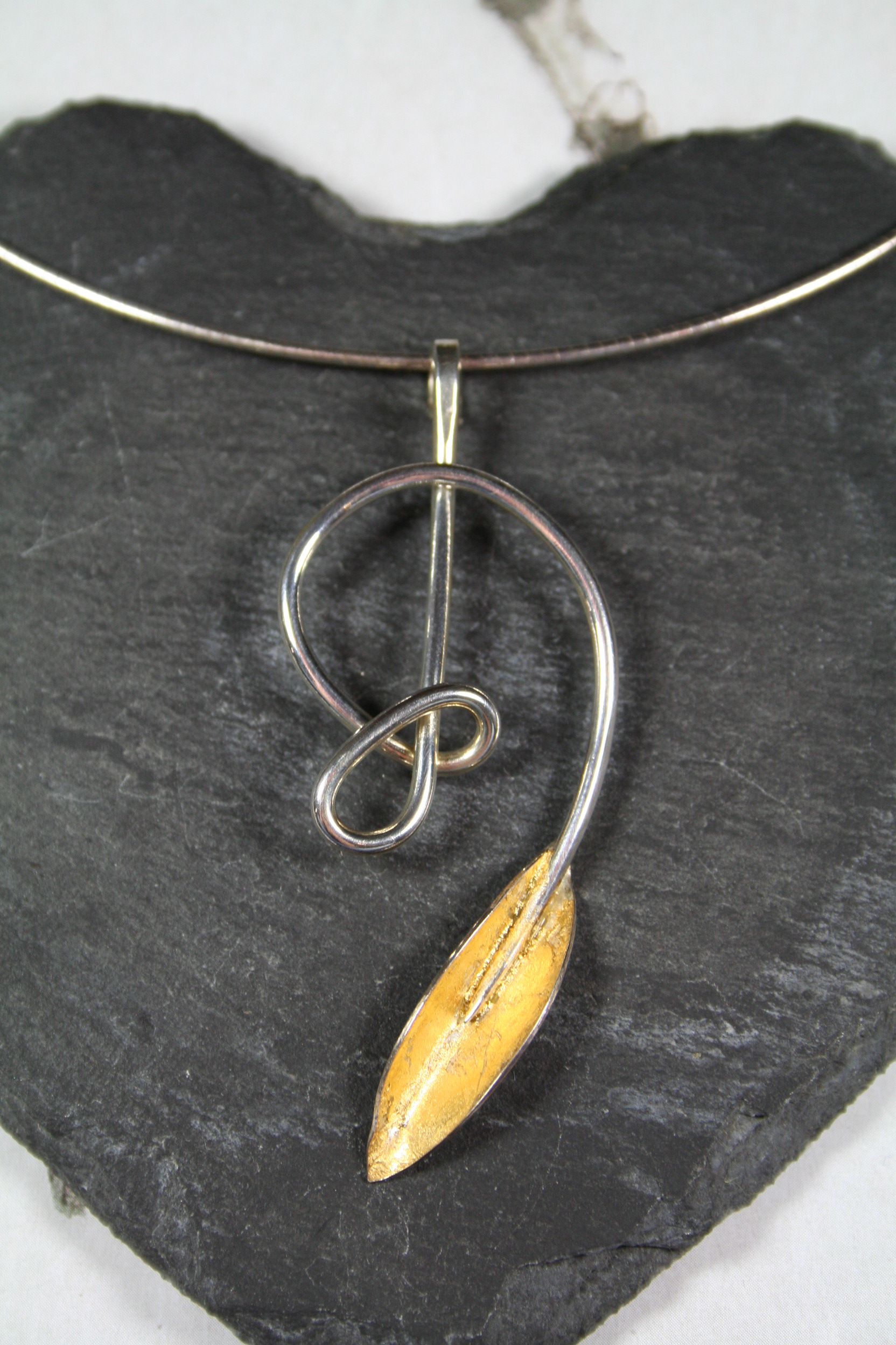 Botanics knot cable pendant
