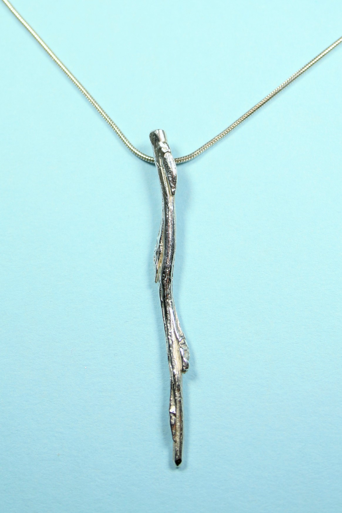 Single cast willow pendant