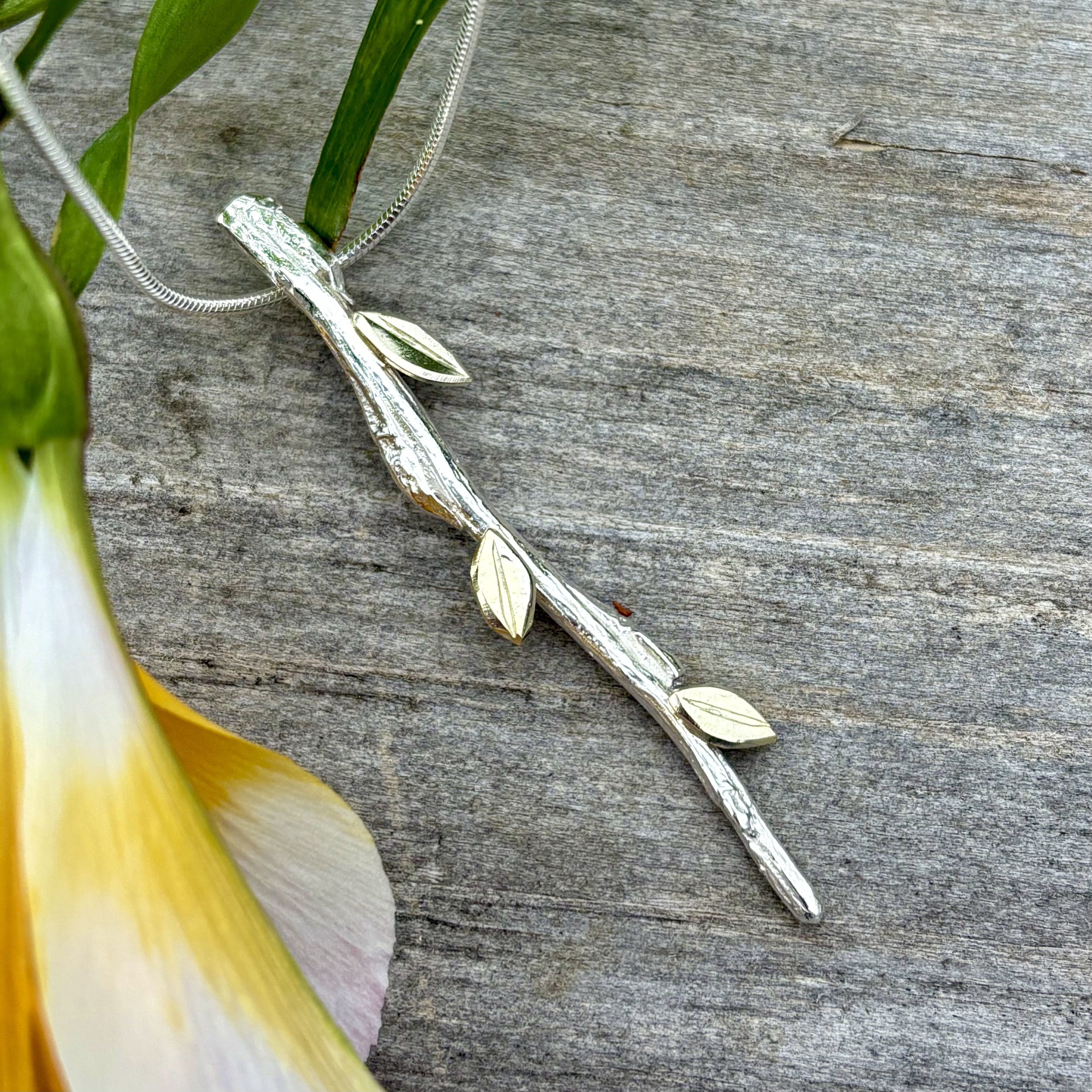 Single cast willow gold leaves pendant