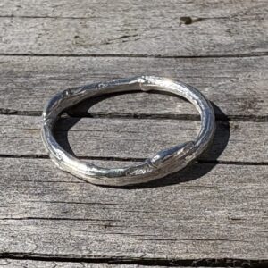 Single cast willow ring band
