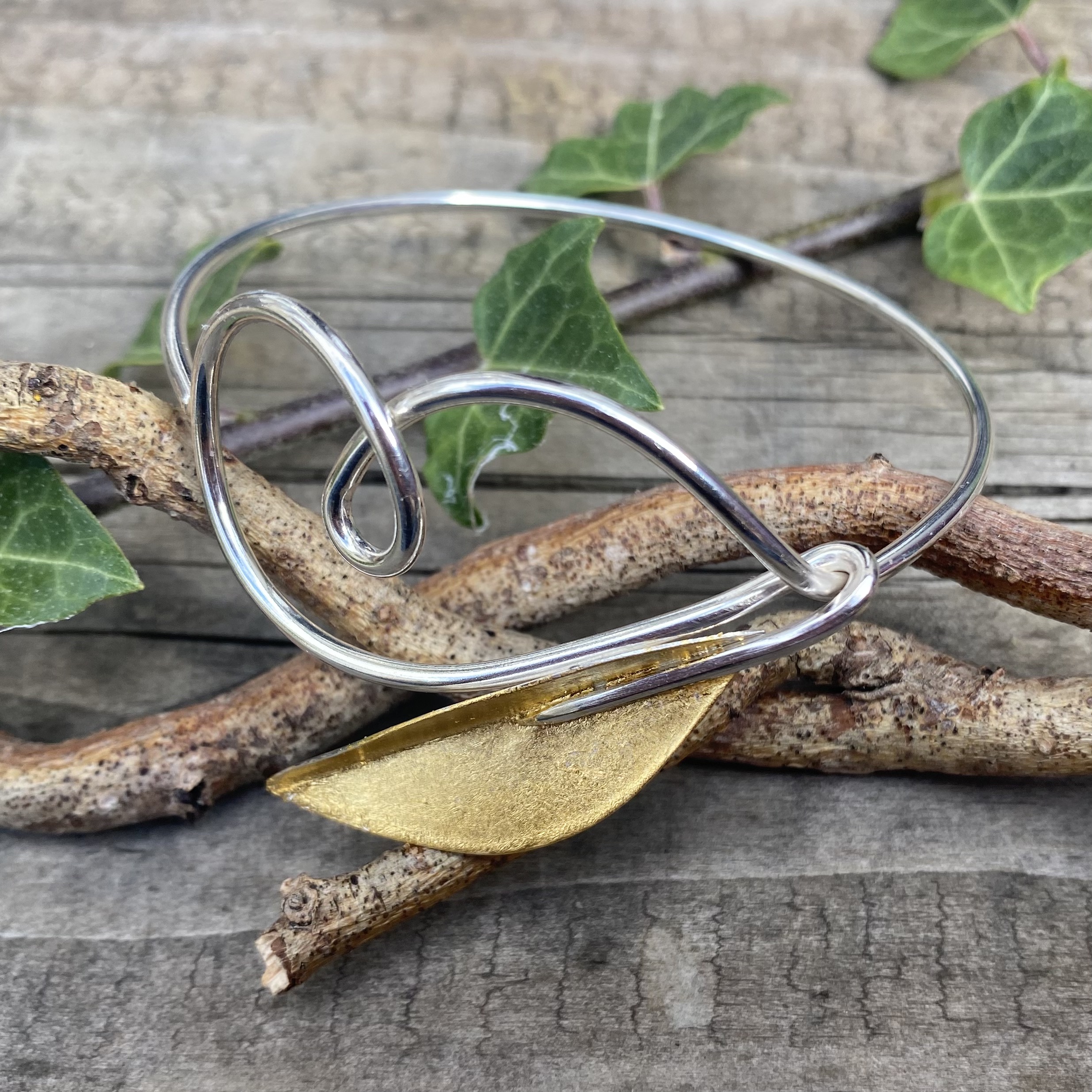 Botanics loop bangle
