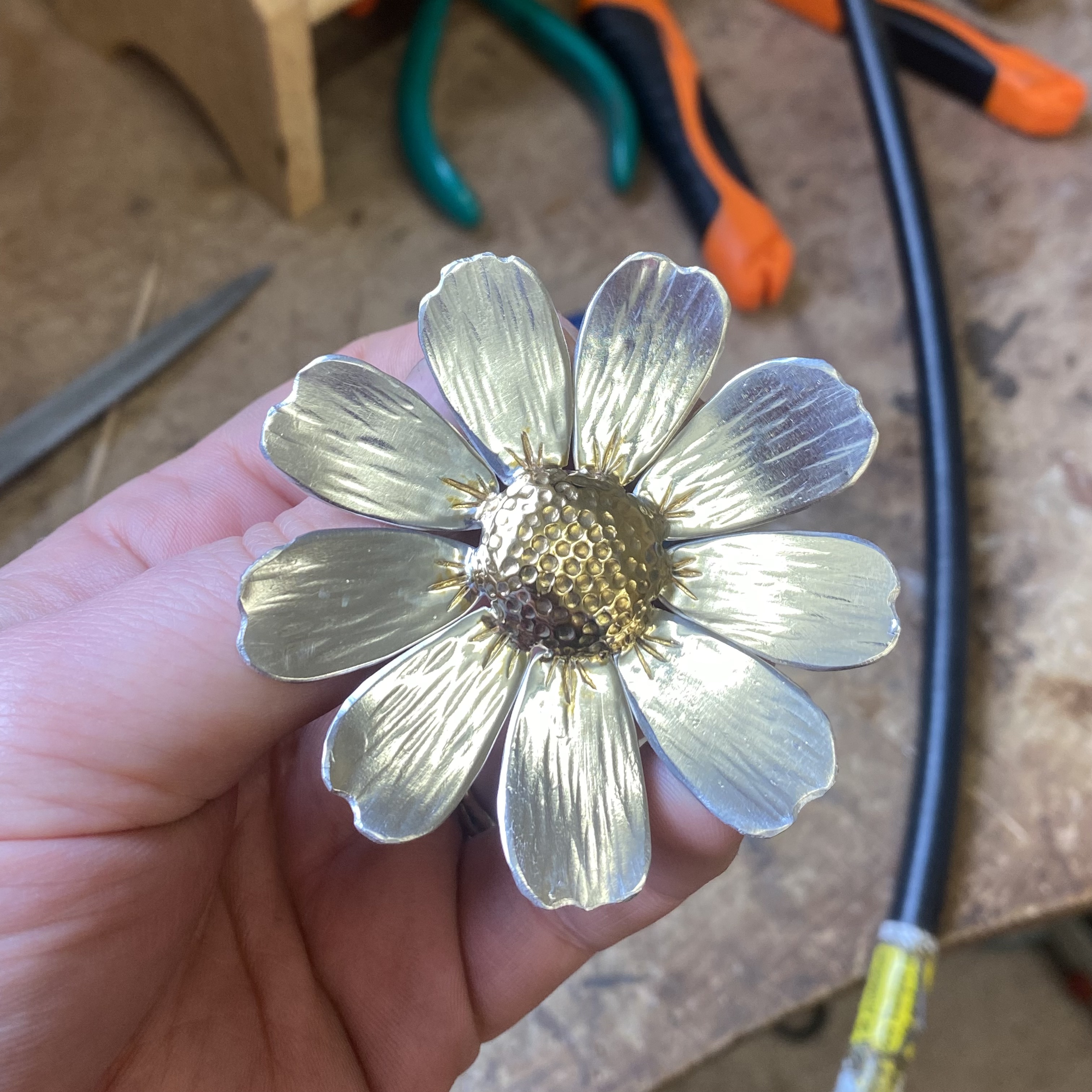 Large silver daisy pendant