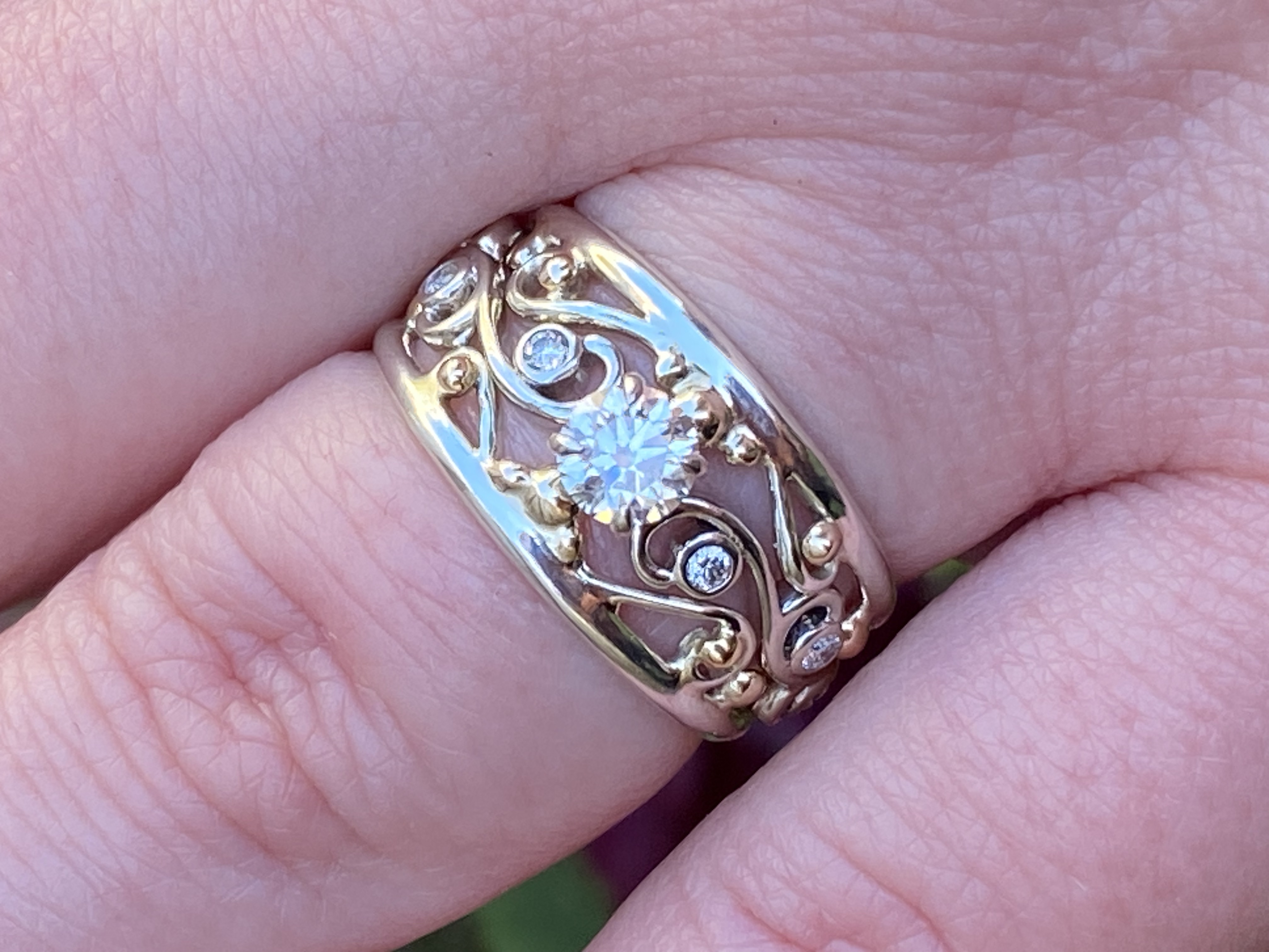 Gold top and tail wedding bands