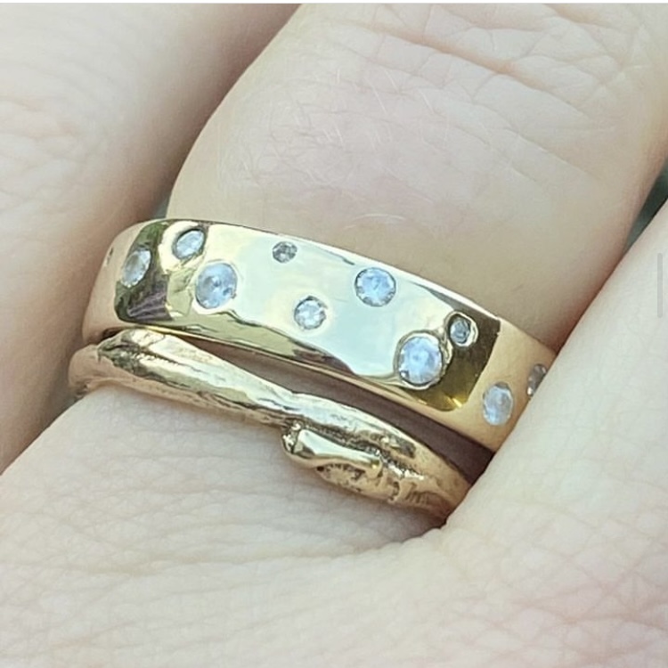 Gold diamond scatter band