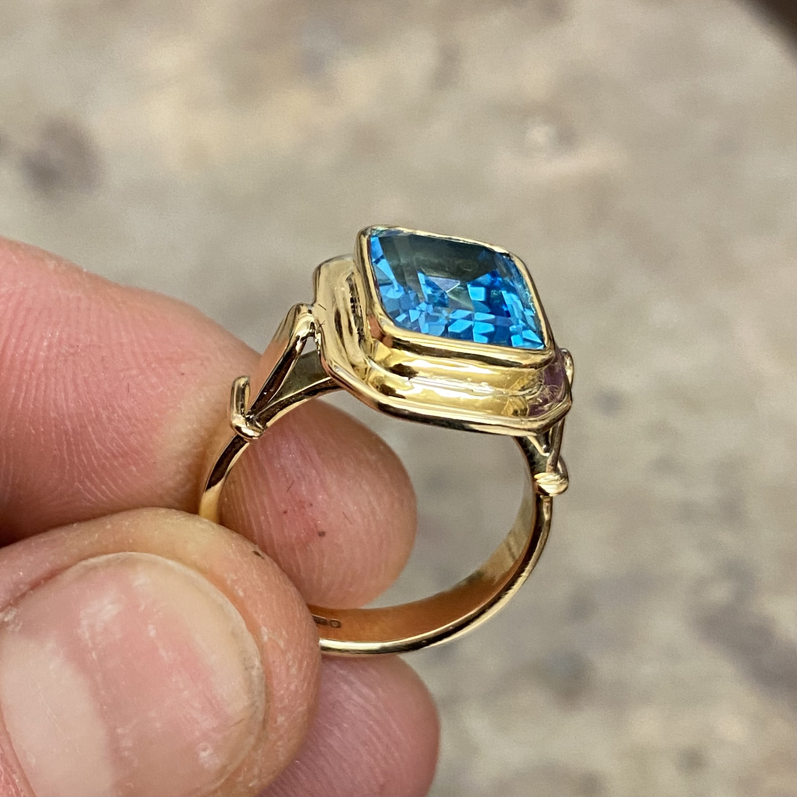 gold topaz ring