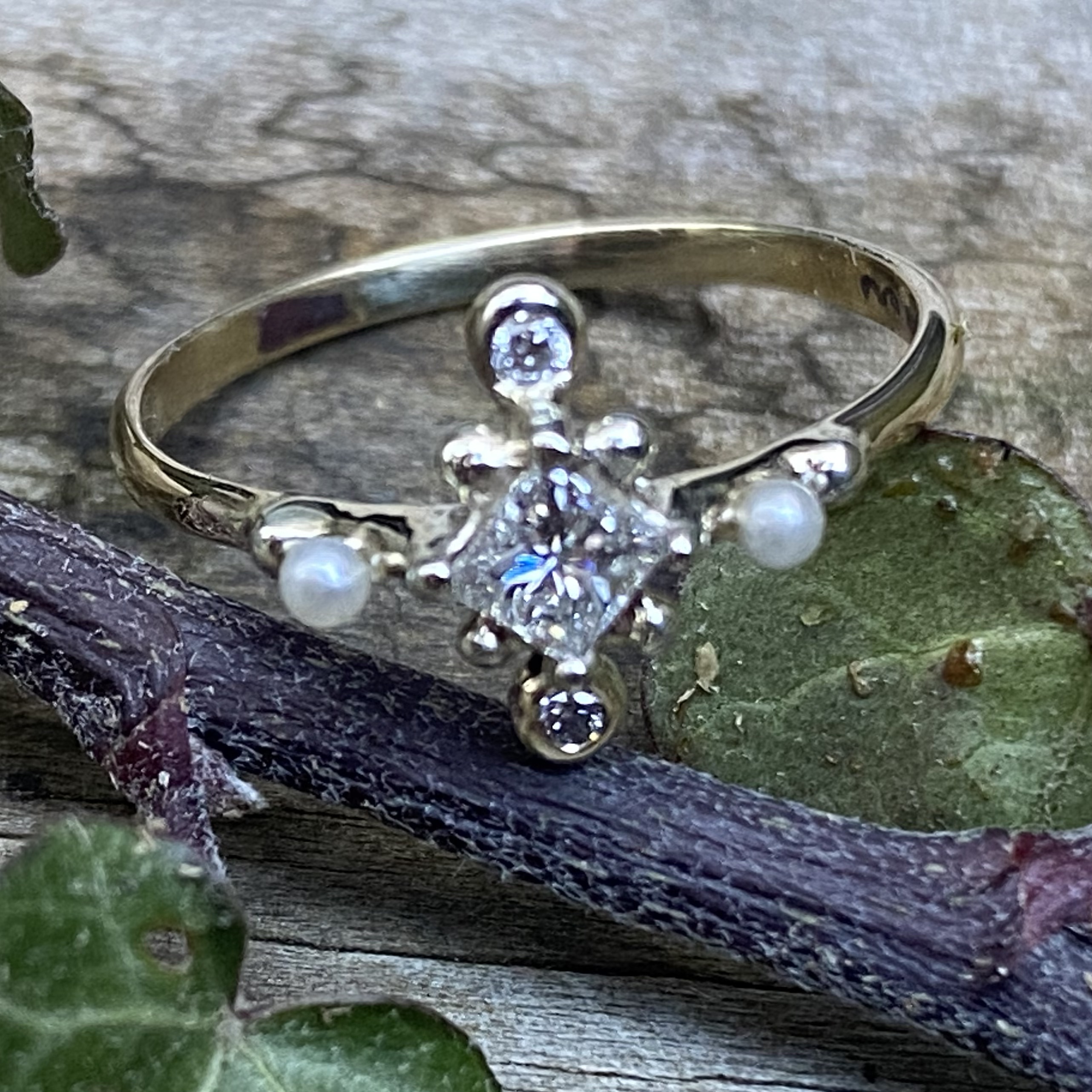 gold diamond and pearl ring